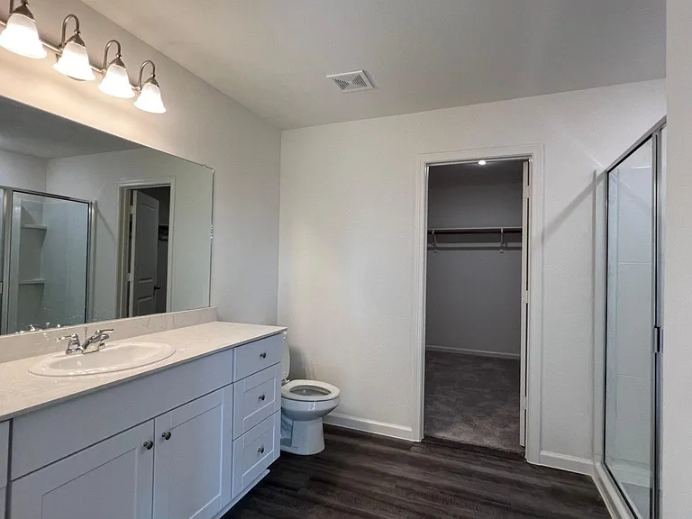 702 Camden Dr — Photo 36