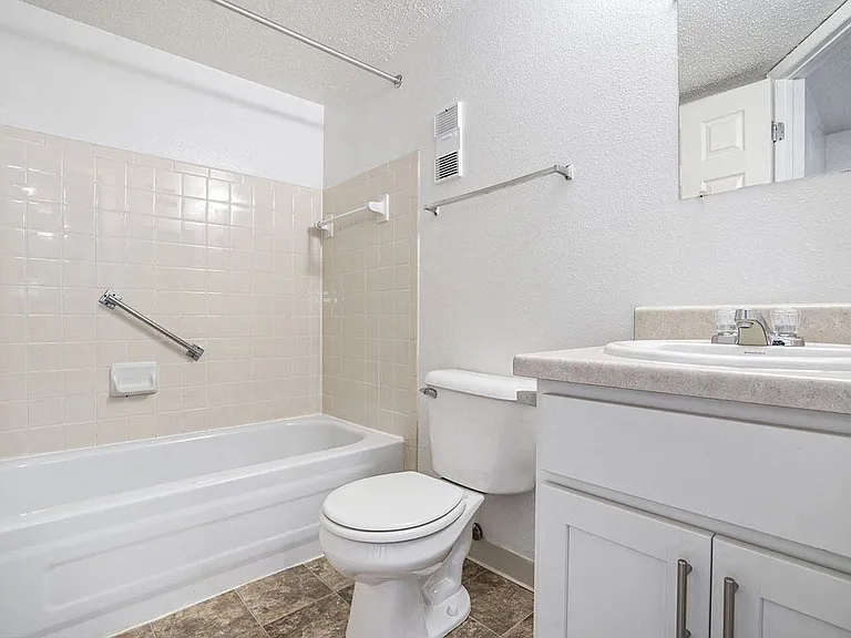 Apple Ridge Apartments — Photo 12