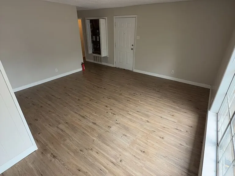 307 Canada St — Photo 7