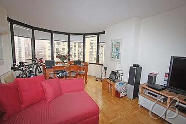 Rented by Bellmarc Realty | media 8