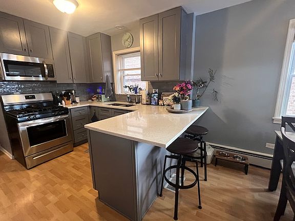 4th image of 4036 N Austin Ave #1