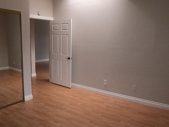 4th image of 939 University Ave #5