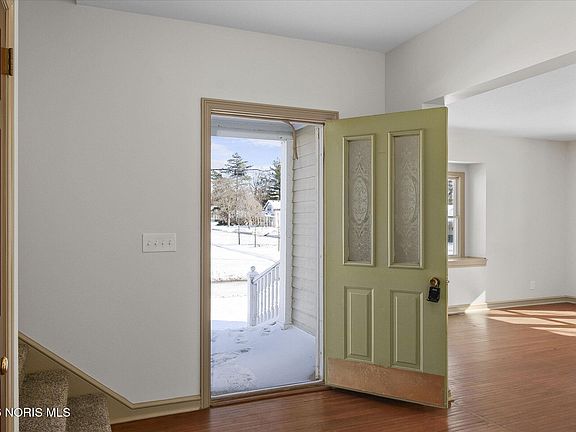 3rd image of 701 W Broadway St