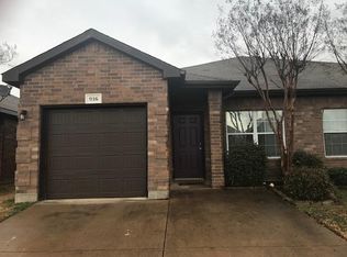 916 Walnut St, Burleson, TX 76028