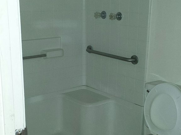 4th image of 2408 Chestnut St