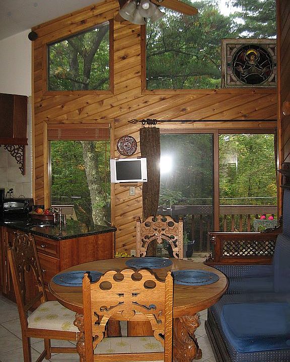 Kitchen seating area