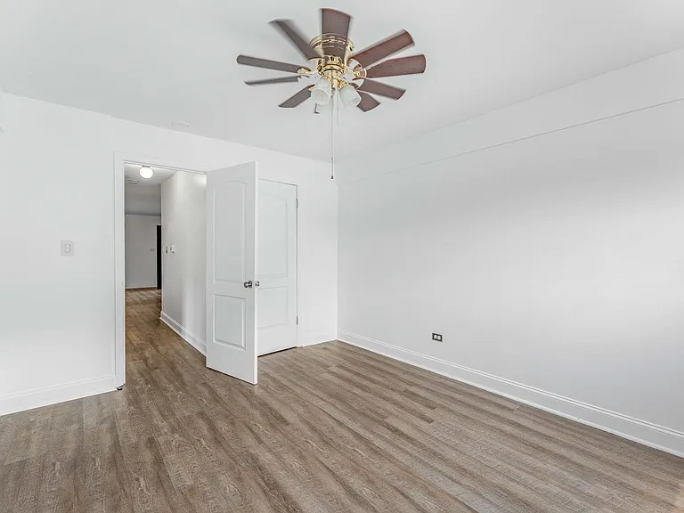 3158 N Neenah Ave #1C — Photo 15