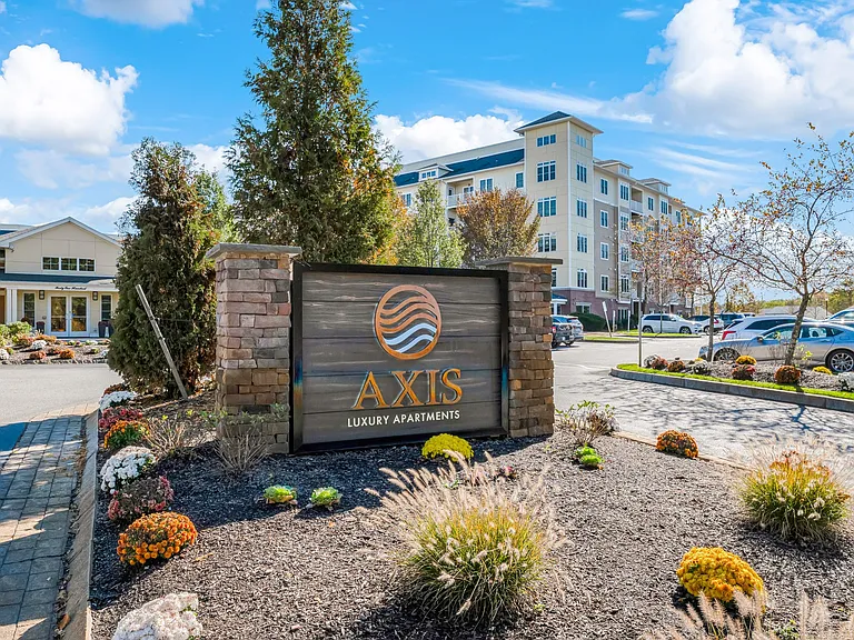 Axis at Lakeshore — Photo 46