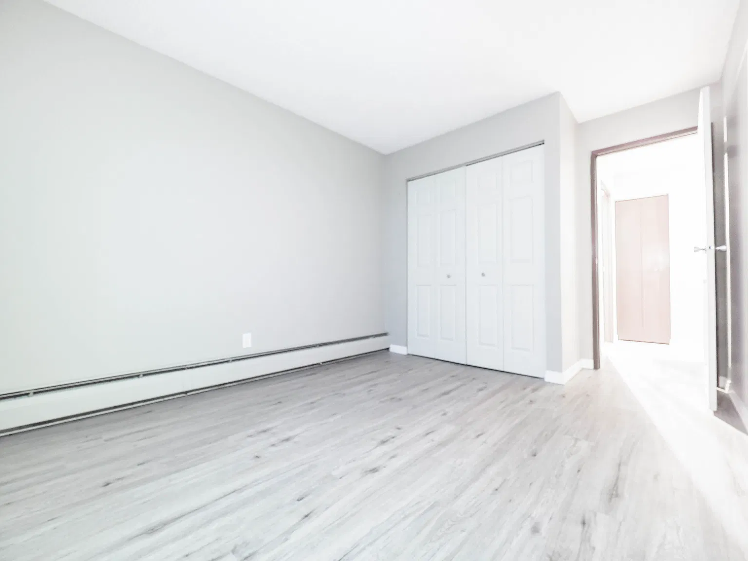 Richmond Arms Apartments — Photo 4