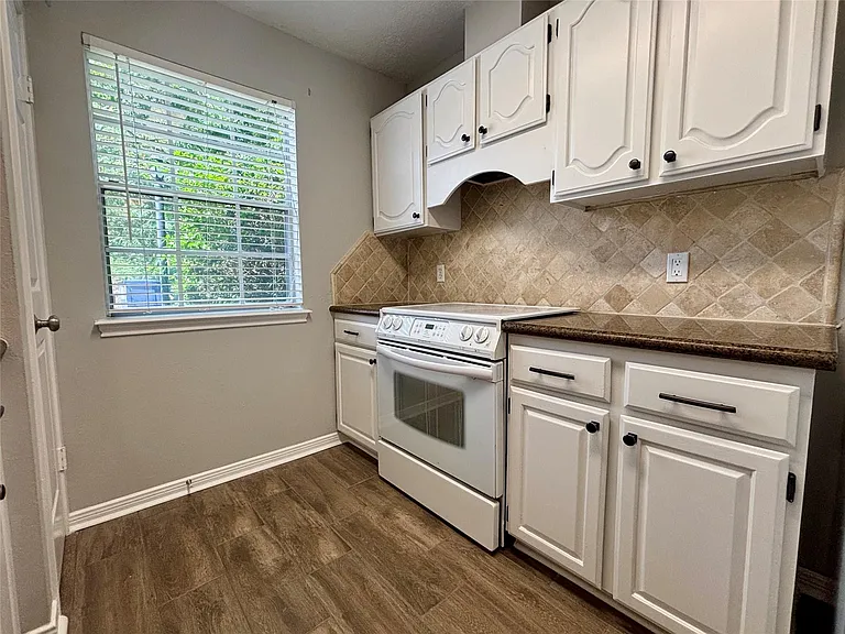 2030 Plantation Dr #B1 — Photo 11