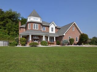 471 Spruce Ln, Houston, PA