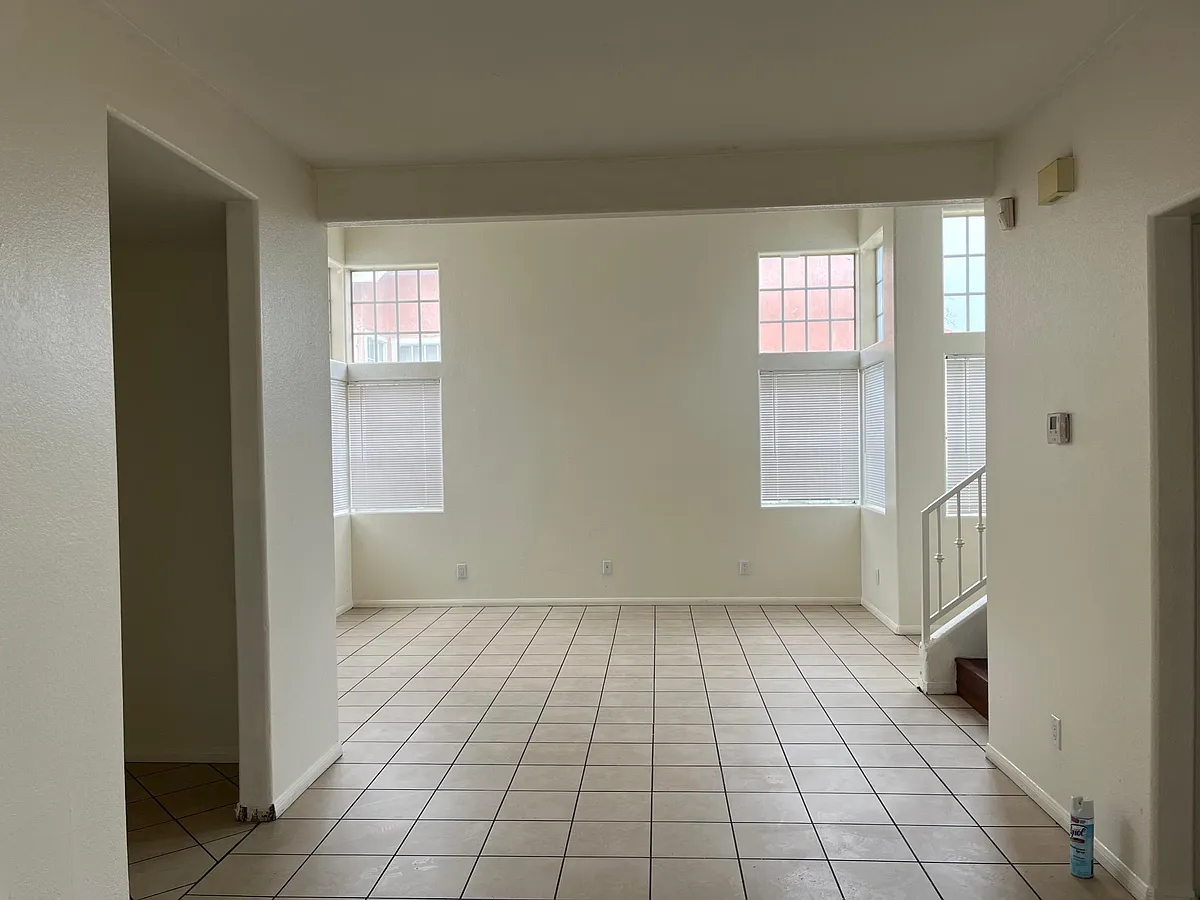 Building Photo - 1233 Edinburg Ct