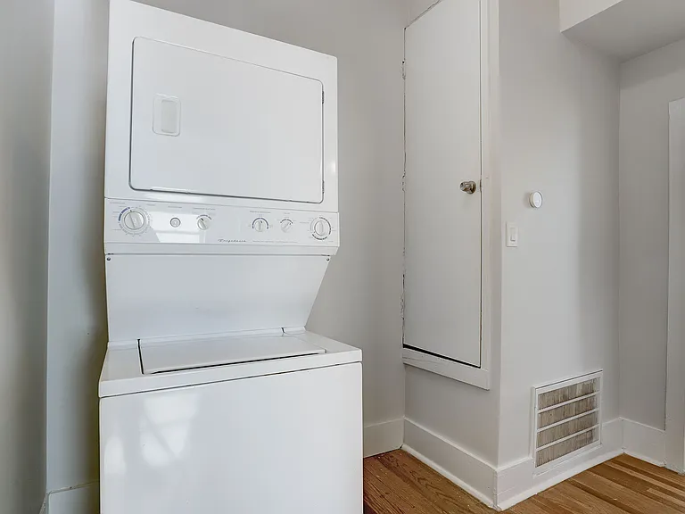 Unit has its own washer/dryer.