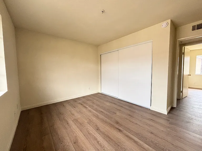 529 W Duarte Rd #H — Photo 11
