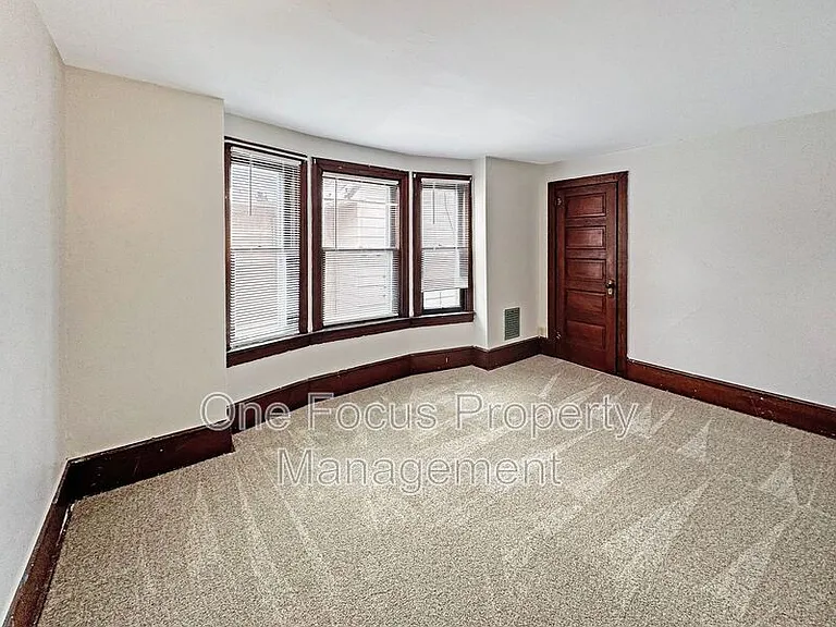 325 Percy St — Photo 10