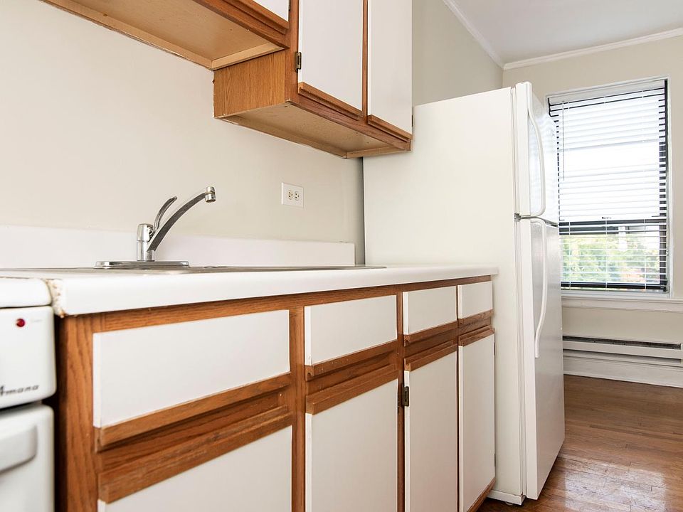 1st image of 3345 N Marshfield Ave APT 409