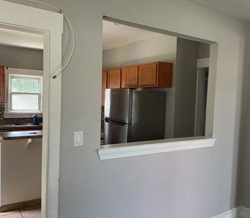 4th image of 523 Main Ave