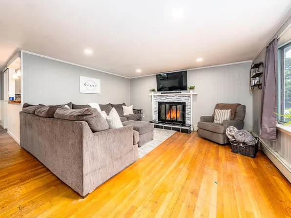 89 County Seat Street, Hyannis, MA 02601