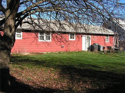 2nd image of 98 Craig St