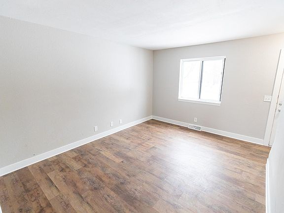 4th image of 75 Hyacinth St SW #75