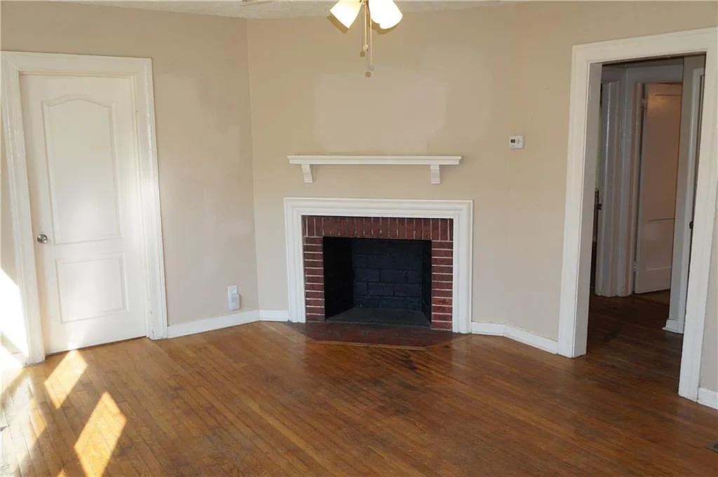 2 bed, 1.0 bath, 3360 sqft, $1,150 — Photo 2