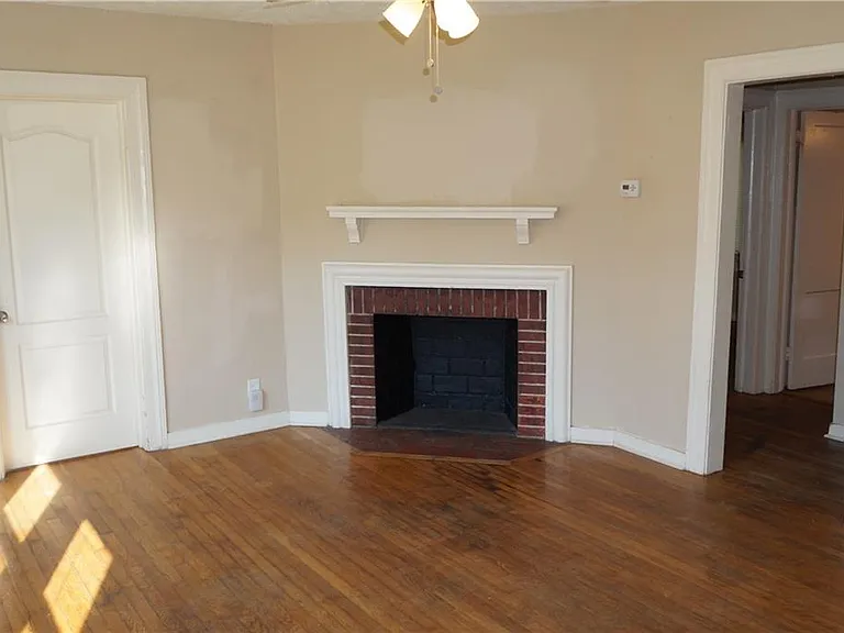 583 Colonial Cir SE — Photo 2