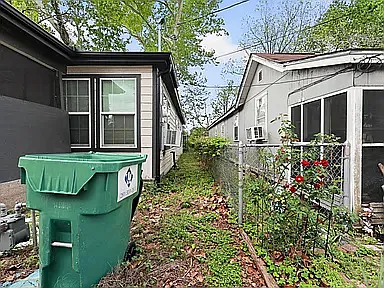 511 W Orange St — Photo 37