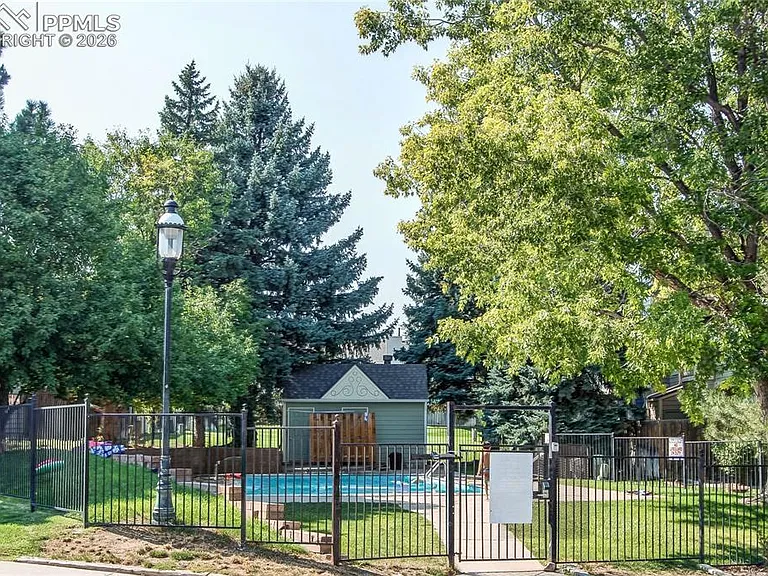 1642 S Idalia Cir #B — Photo 23