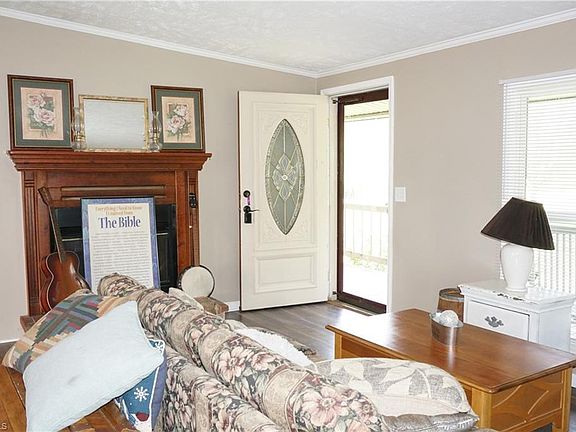 3rd image of 1053 Carter Way