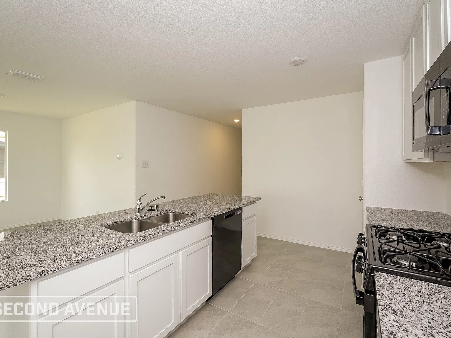 4 bed, 2.0 bath, 1667 sqft, $2,199 — Photo 3