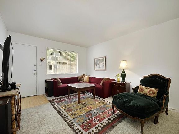 3rd image of 2303 E Side Dr APT 204