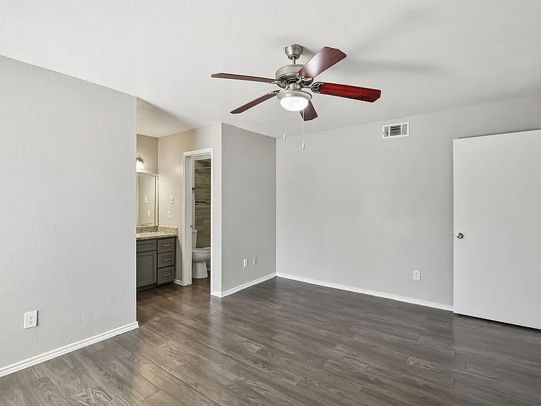 25-web-or-mls-Briar Forest Dr-S1303-025