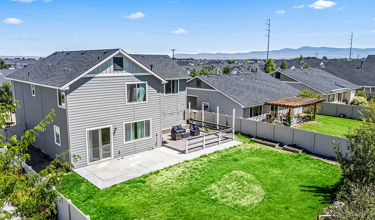 4 bed, 3.5 bath, 2422 sqft, $8,000 — Photo 3