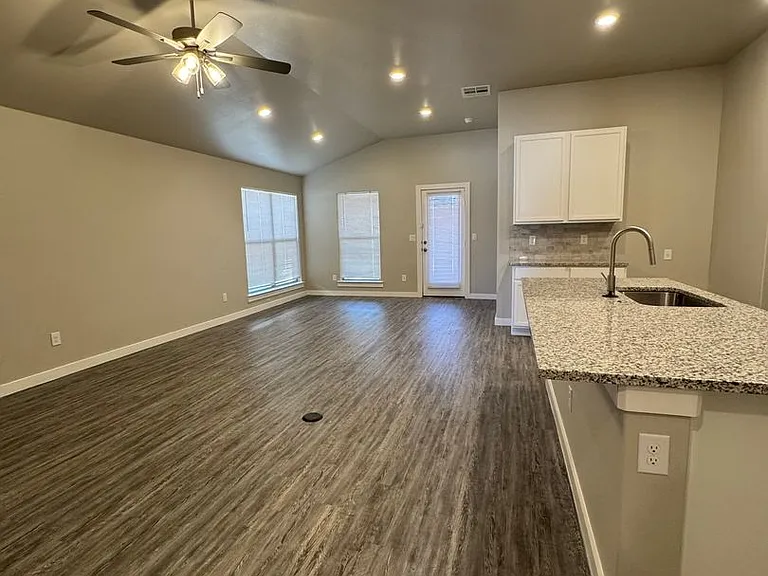 3208 Corpus Ave — Photo 2