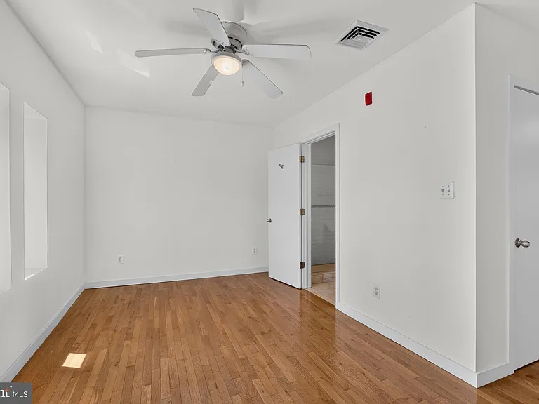 4307 Locust St #3 — Photo 8