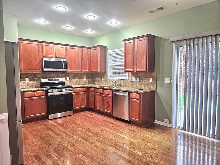 2712 Beynon Ln — Photo 8