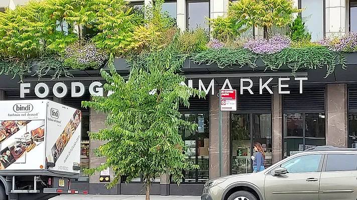 Rented by R New York | media 21