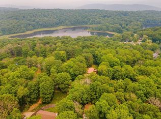 13 Hickory Ln, Pawling, NY 12564