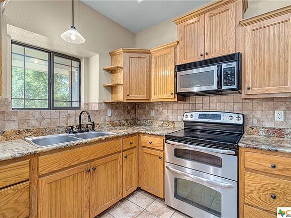 5th image of 375 Crest Circle Dr