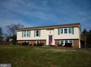 6566 Huntsman Ln, Marshall, VA 20115