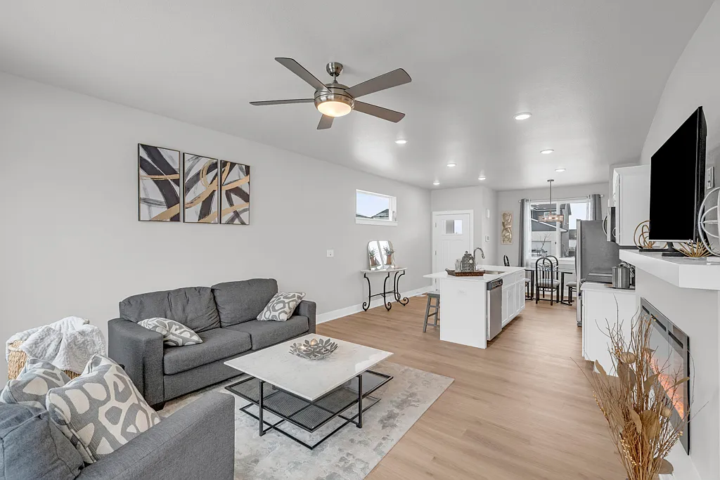 4 bed, 1502 sqft, $3,195 — Photo 4