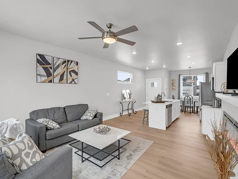 690 SE Drumlin Dr — Photo 4