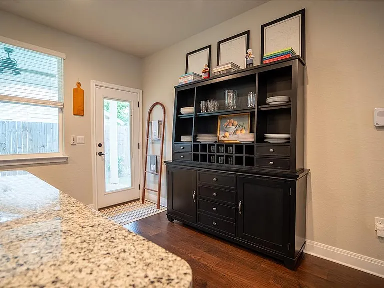 1215 Davis St — Photo 12