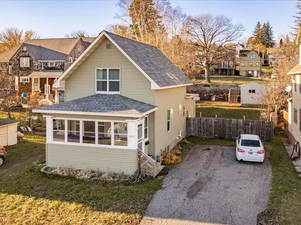 2423 W 5th St, Duluth, MN 55806