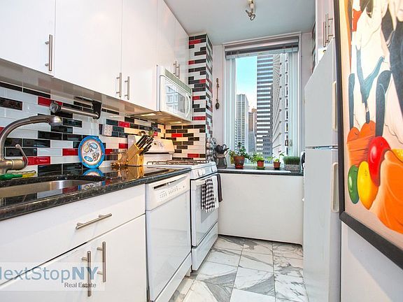 4th image of 245 E 54th St APT 22R