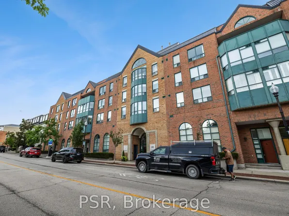 185 Robinson St #312, Oakville, ON L6J 7P6