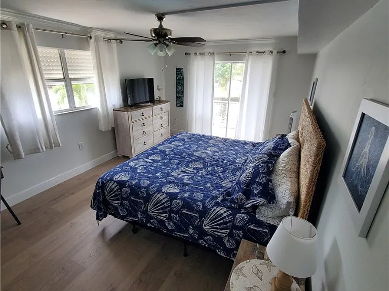 828 Victoria Dr #B14 — Photo 13