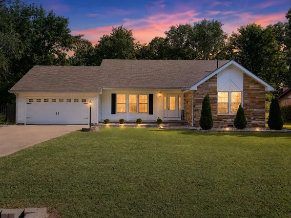 1004 E Illinois St, Marion, IL 62959