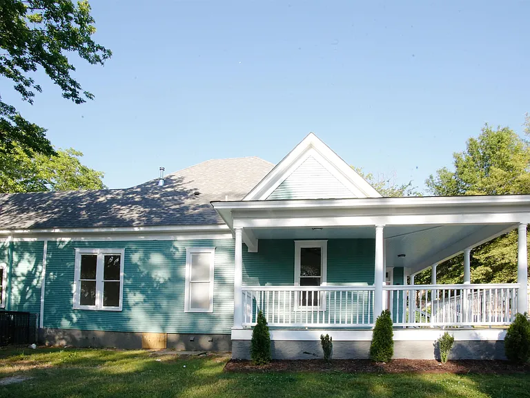 2324 W Daisy L Gatson Bates Dr #1 — Photo 12