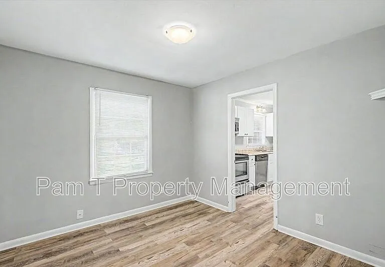 1719 E 59th St — Photo 10